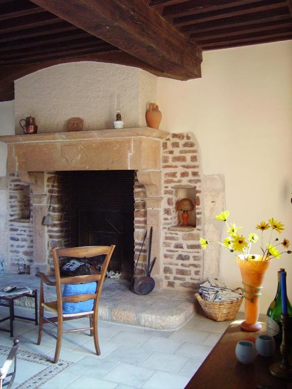 Le Vieux Chateau Bed and Breakfast Leynes Δωμάτιο φωτογραφία