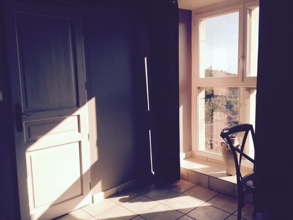 Le Vieux Chateau Bed and Breakfast Leynes Δωμάτιο φωτογραφία