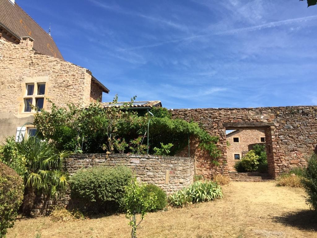 Le Vieux Chateau Bed and Breakfast Leynes Δωμάτιο φωτογραφία