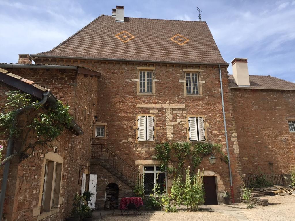 Le Vieux Chateau Bed and Breakfast Leynes Εξωτερικό φωτογραφία
